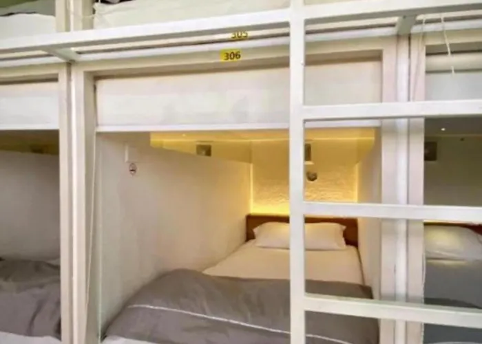 The Hide (adults Only) Hostel *